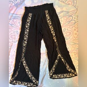 Beautiful Flowy pants with paisley detail